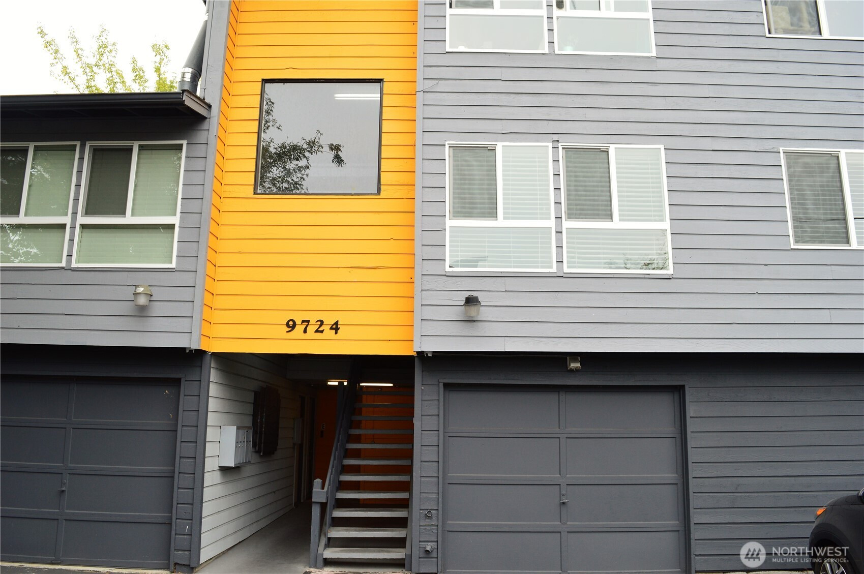 9724 6th Avenue NW, Seattle, WA 98117