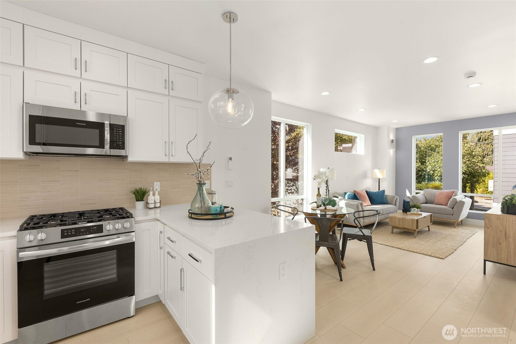 913 N 98th Street, Seattle, WA 98103