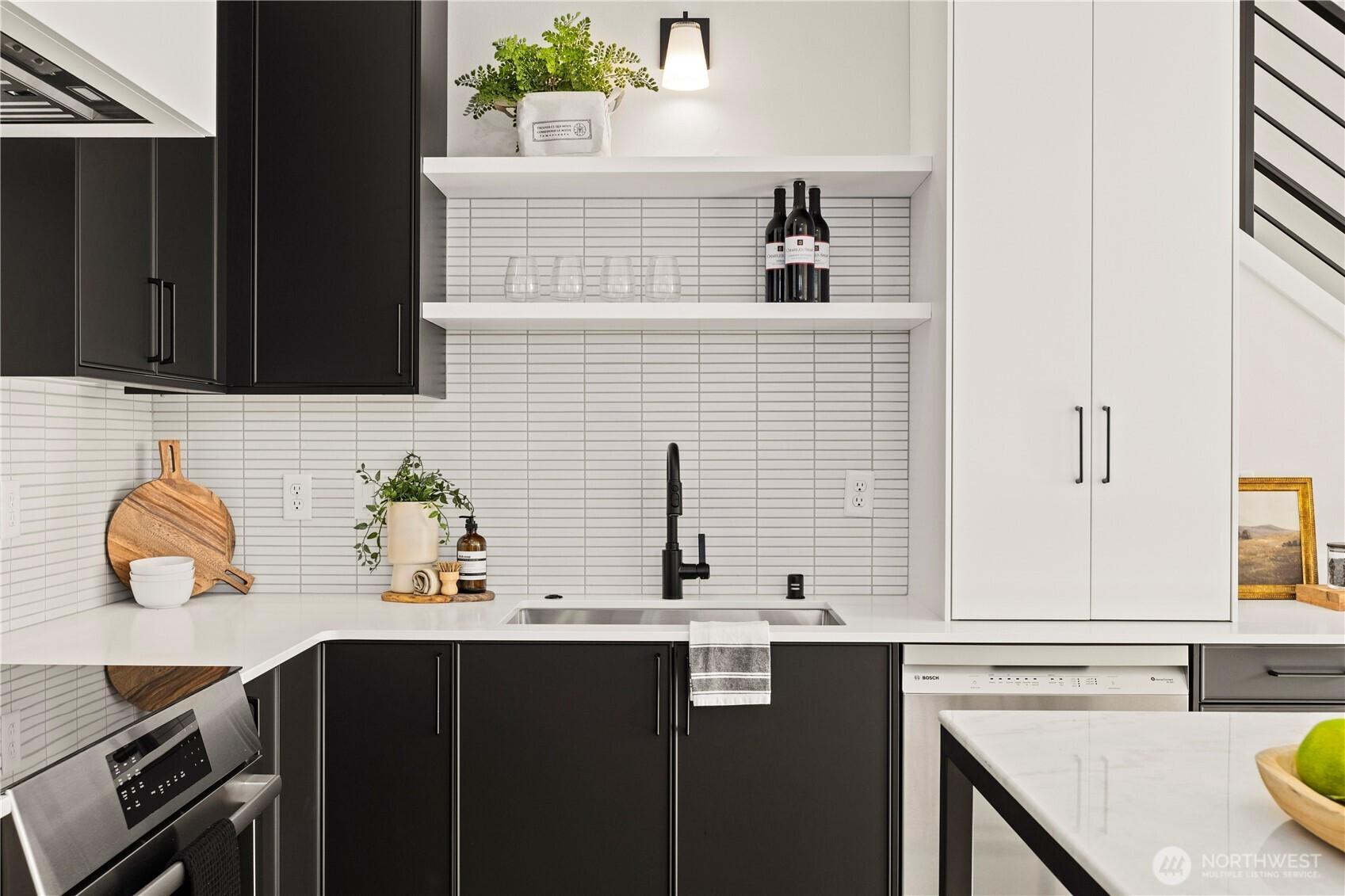 2562 W 30th Avenue W, Seattle, WA 98199