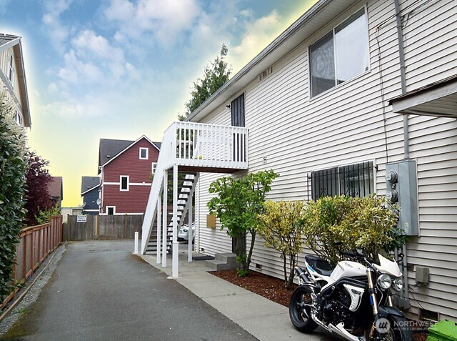 169 18th Avenue, Seattle, WA 98122