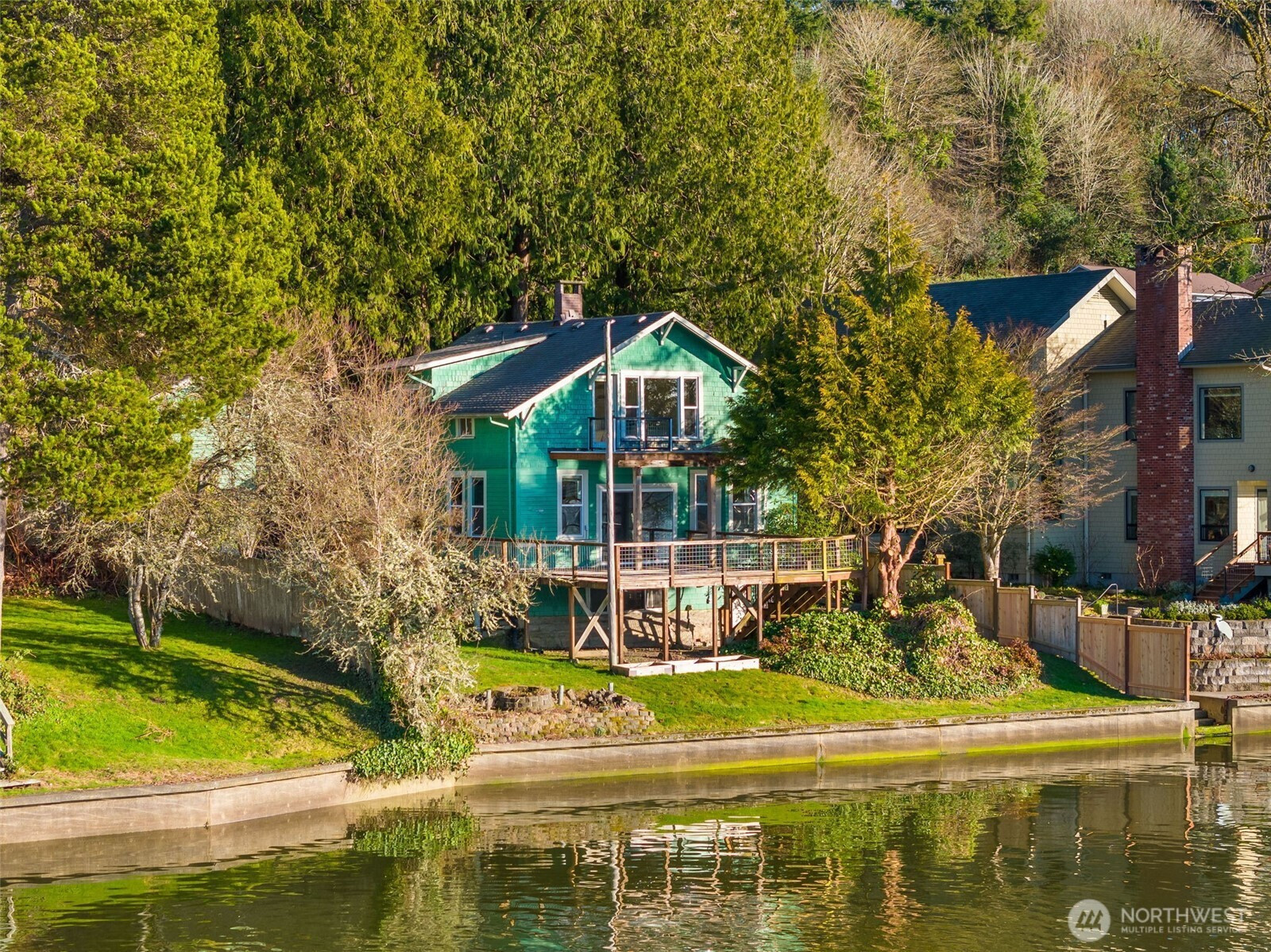 1323 East Bay Drive NE, Olympia, WA 98506