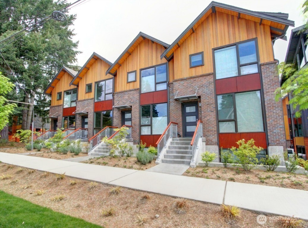 6542 32nd Avenue NE, Seattle, WA 98115