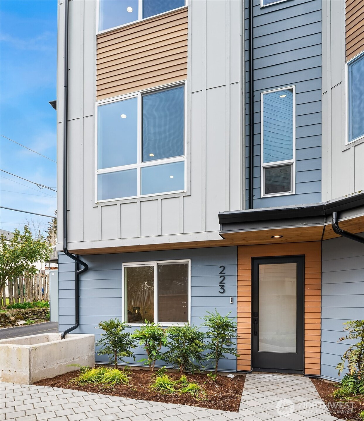 223 NE 75th Street, Seattle, WA 98115