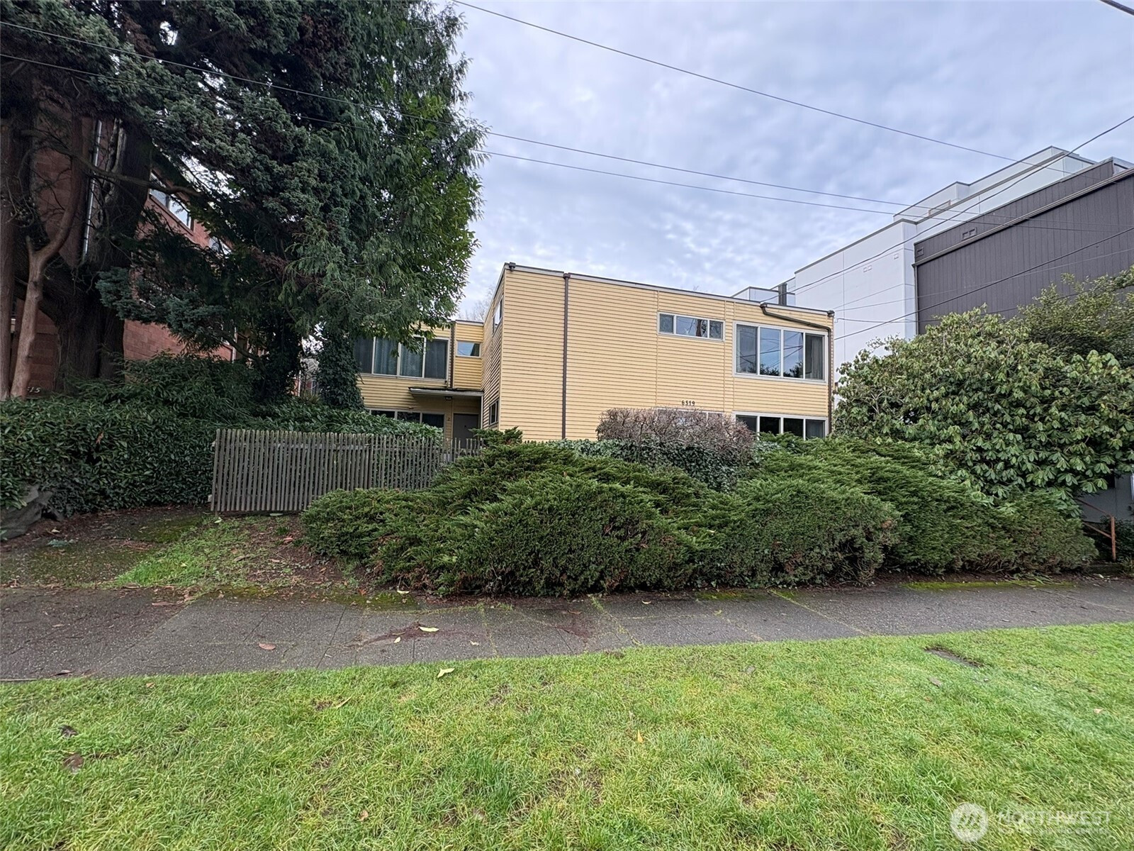 6519 4th Avenue NE, Seattle, WA 98115