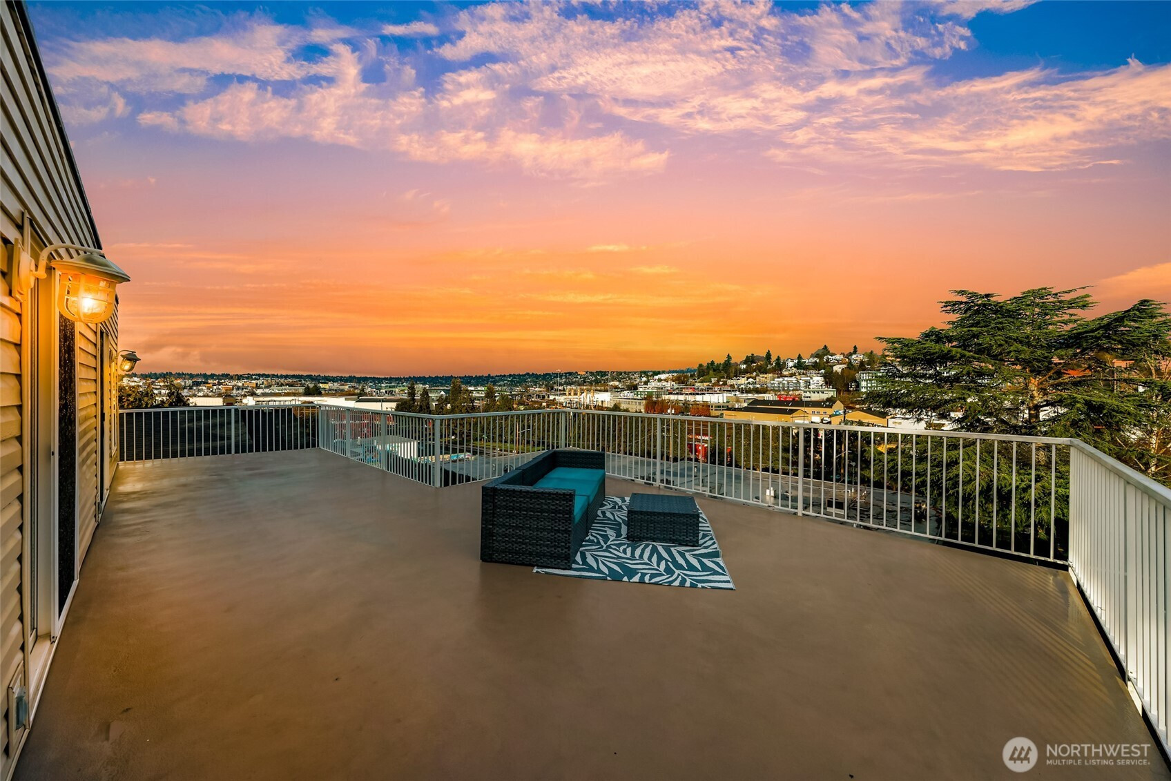 3228 21st Avenue W, Seattle, WA 98199