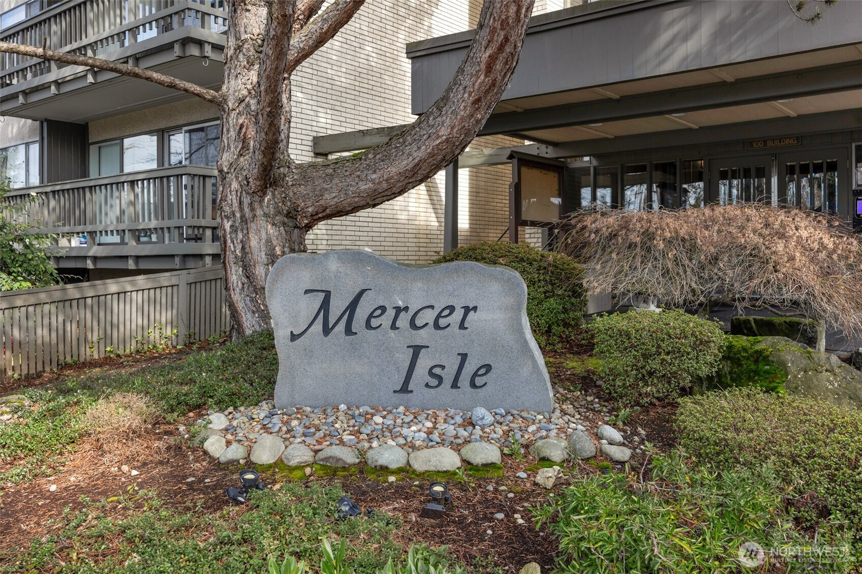 2500 81st Avenue SE, Mercer Island, WA 98040