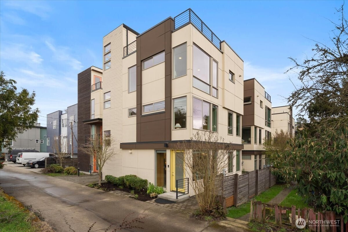 5017 Fauntleroy Way SW, Seattle, WA 98136