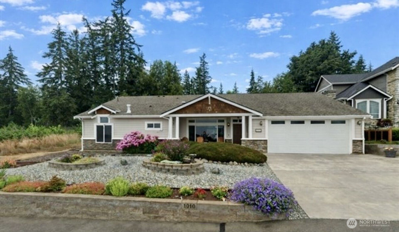 1010 Lightning Way, Camano Island, WA 98282