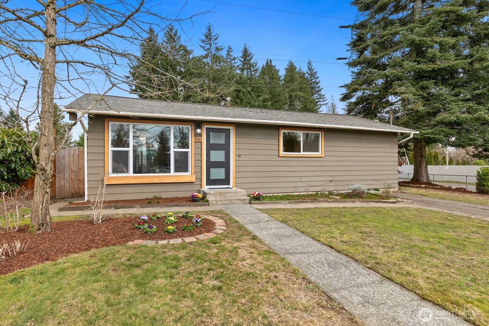 906 Redmond Avenue NE, Renton, WA 98056