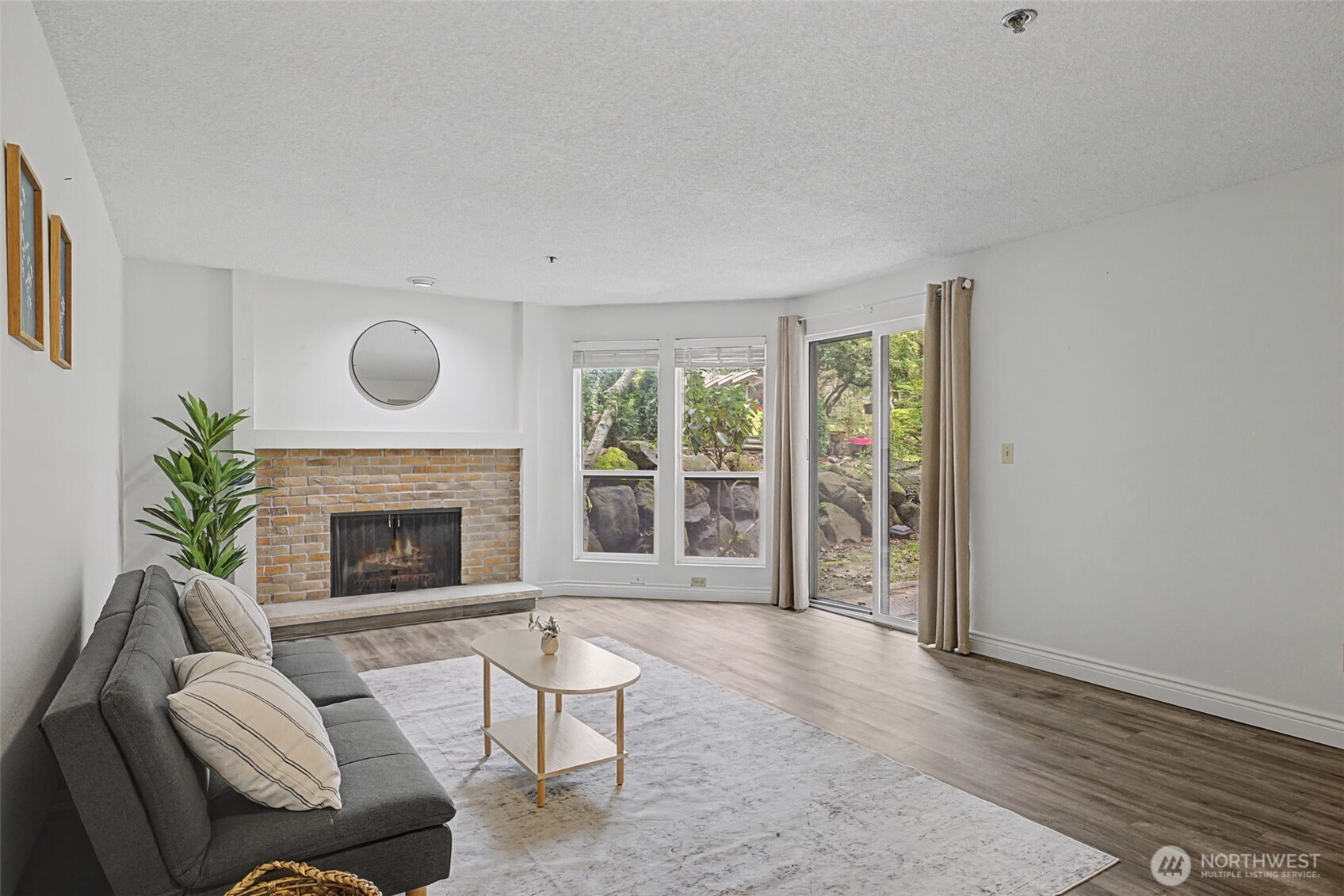 15209 Sunwood Blvd, Tukwila, WA 98188