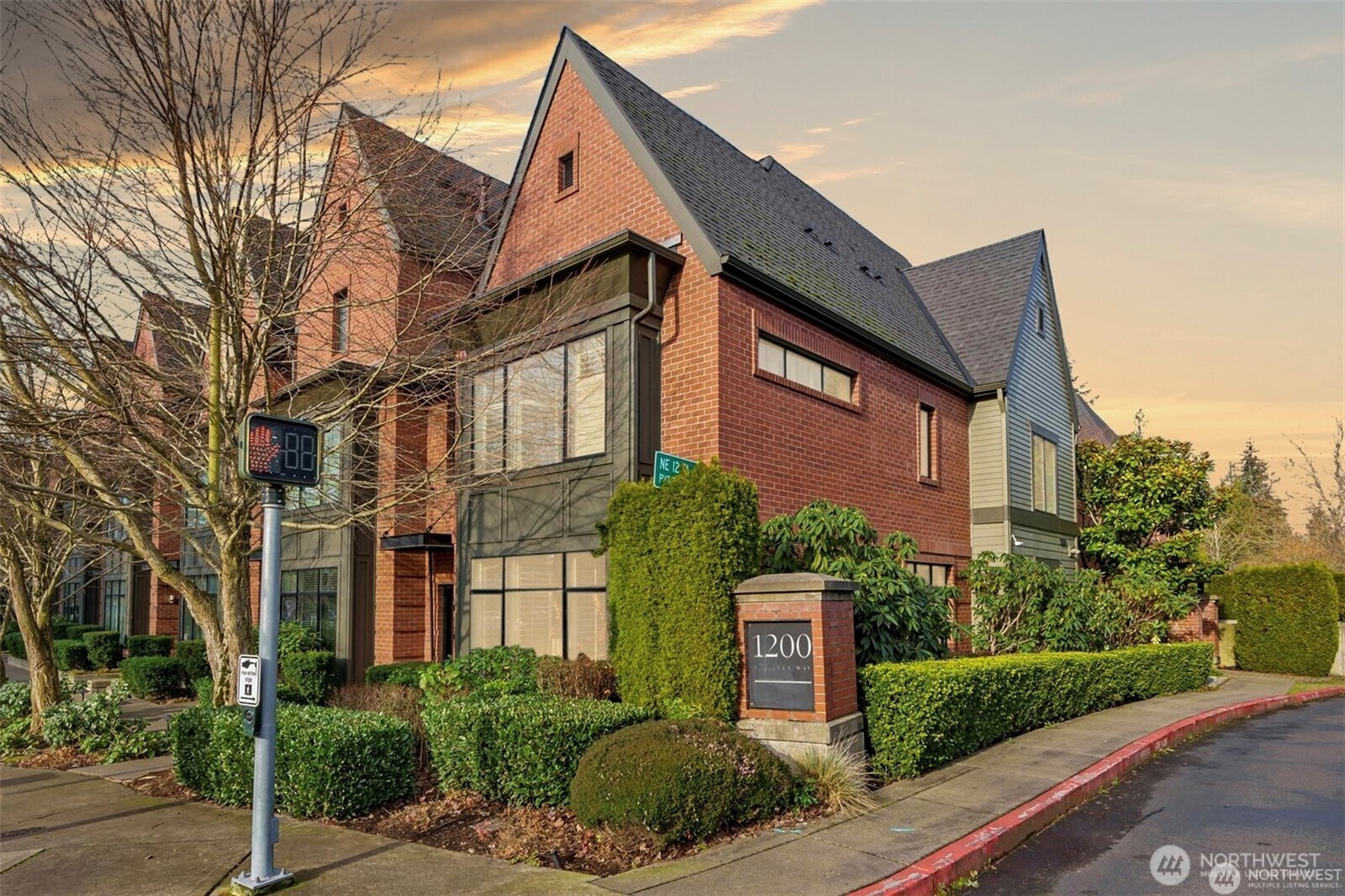 10590 NE 12TH Street, Bellevue, WA 98004