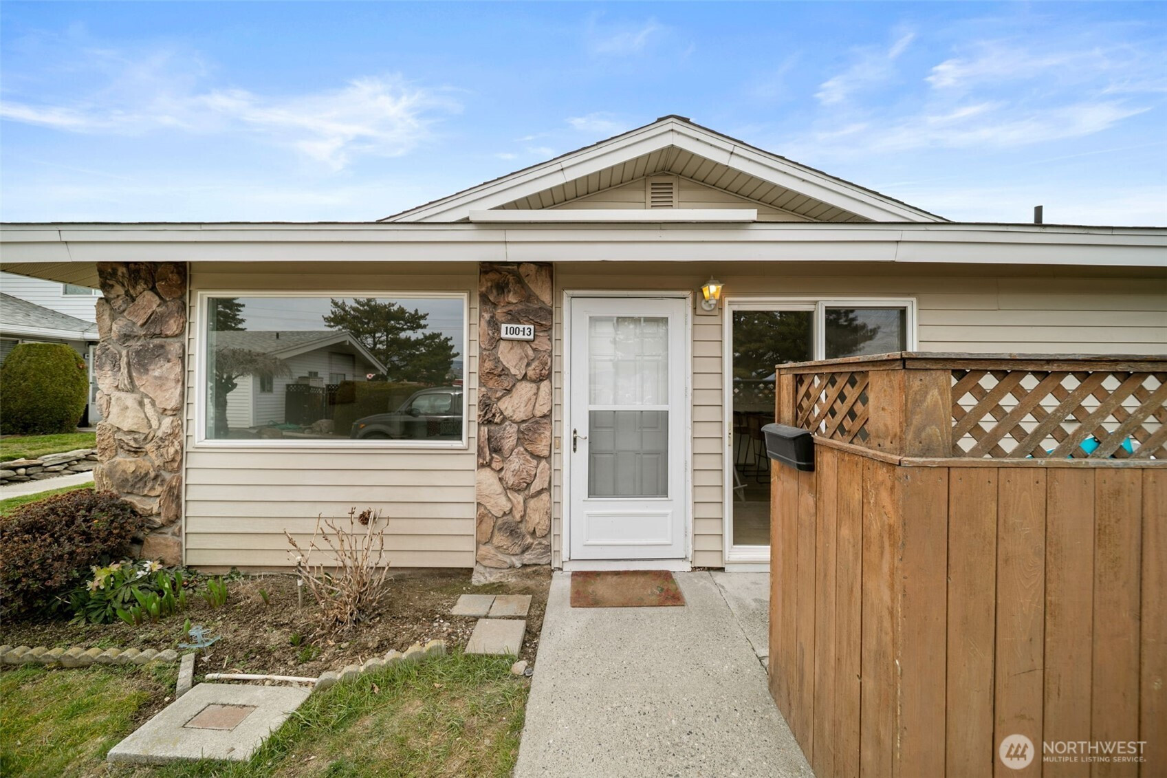 100 Simon Street, East Wenatchee, WA 98802