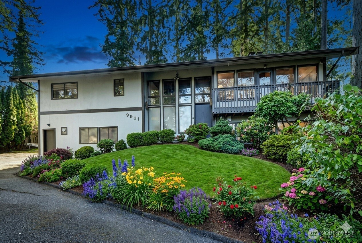 9901 NE 32nd Street, Bellevue, WA 98004