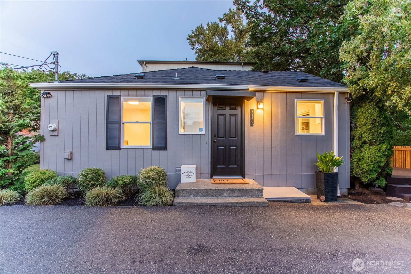 7169 18th Avenue SW, Seattle, WA 98106