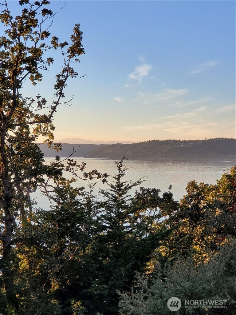 1410 Poe Avenue NE, Tacoma, WA 98422