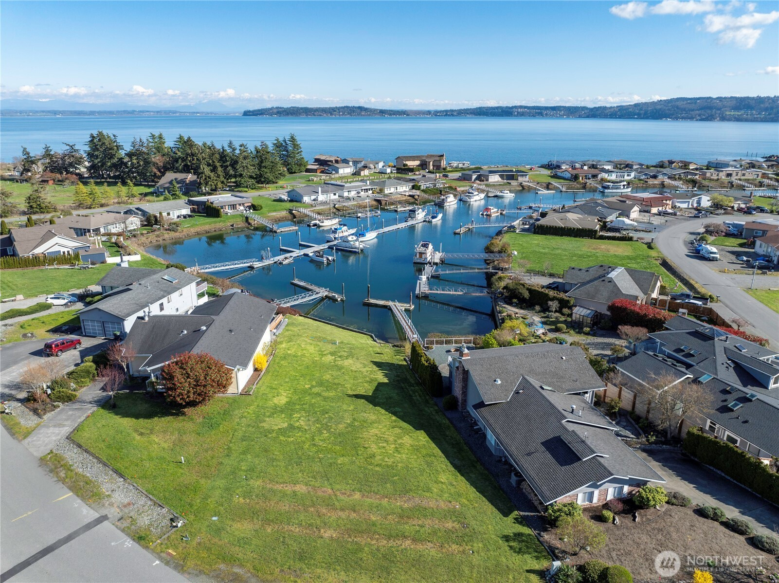 2271 Mariner Beach Drive, Oak Harbor, WA 98277