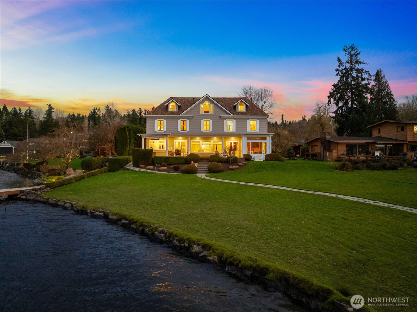 649 E Lake Sammamish Parkway SE, Sammamish, WA 98074