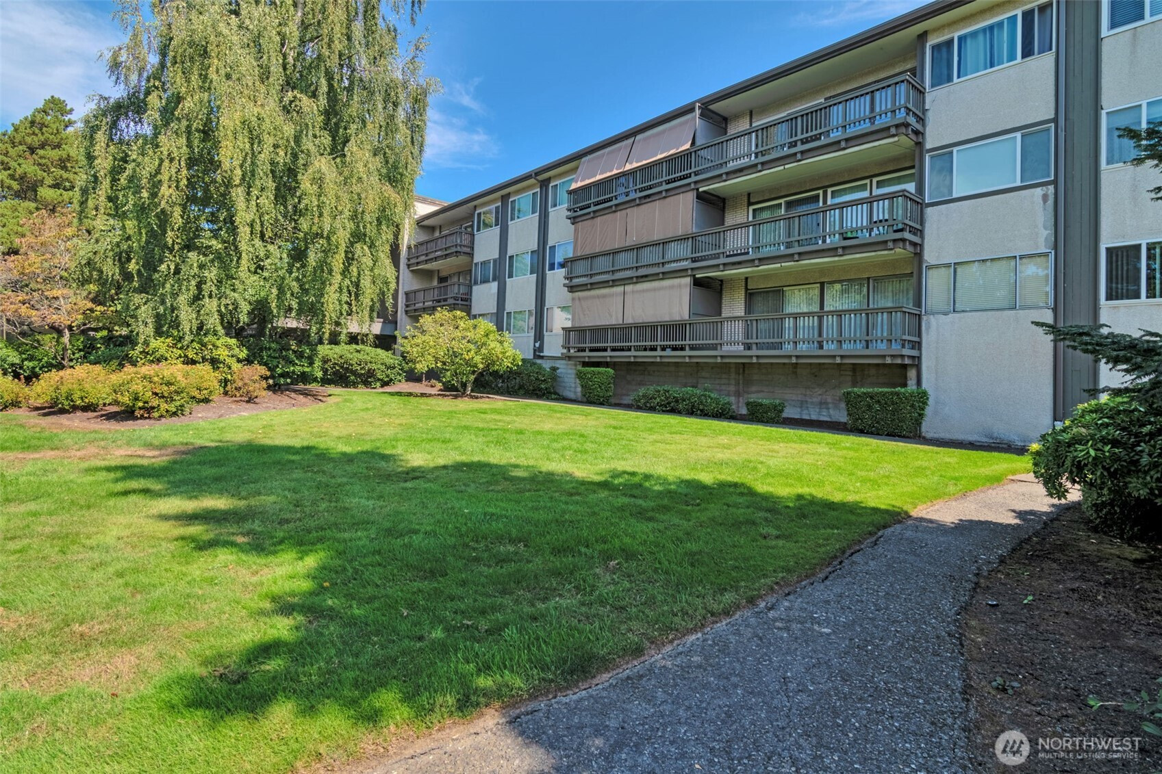 2500 81st Avenue SE, Mercer Island, WA 98040