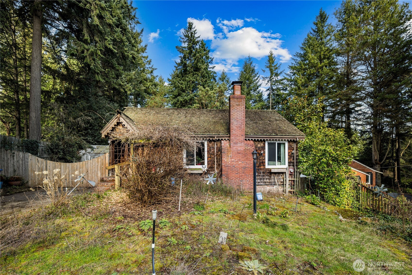 2552 NE 168th Street, Lake Forest Park, WA 98155