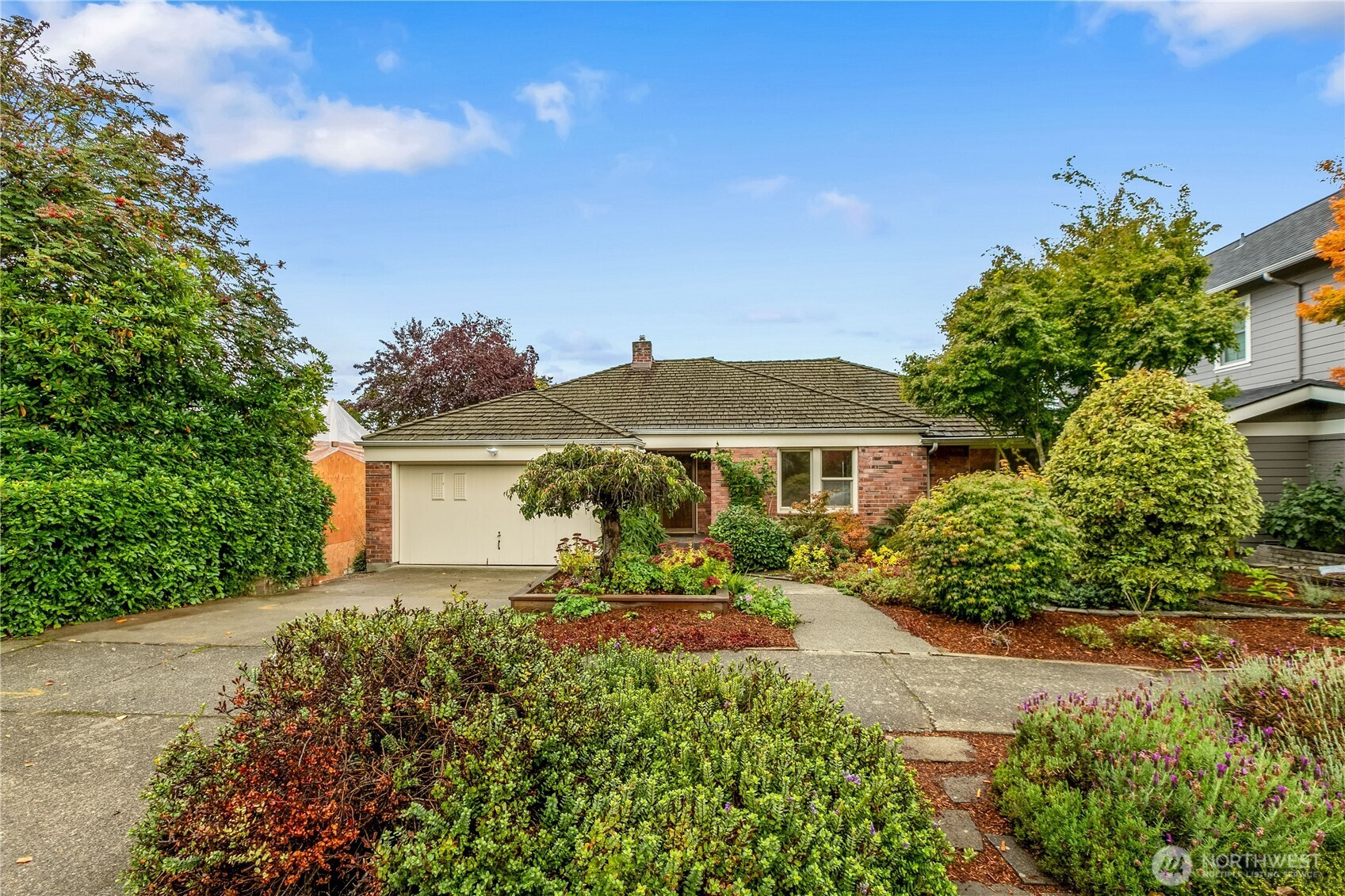6015 Wellesley Way NE, Seattle, WA 98115
