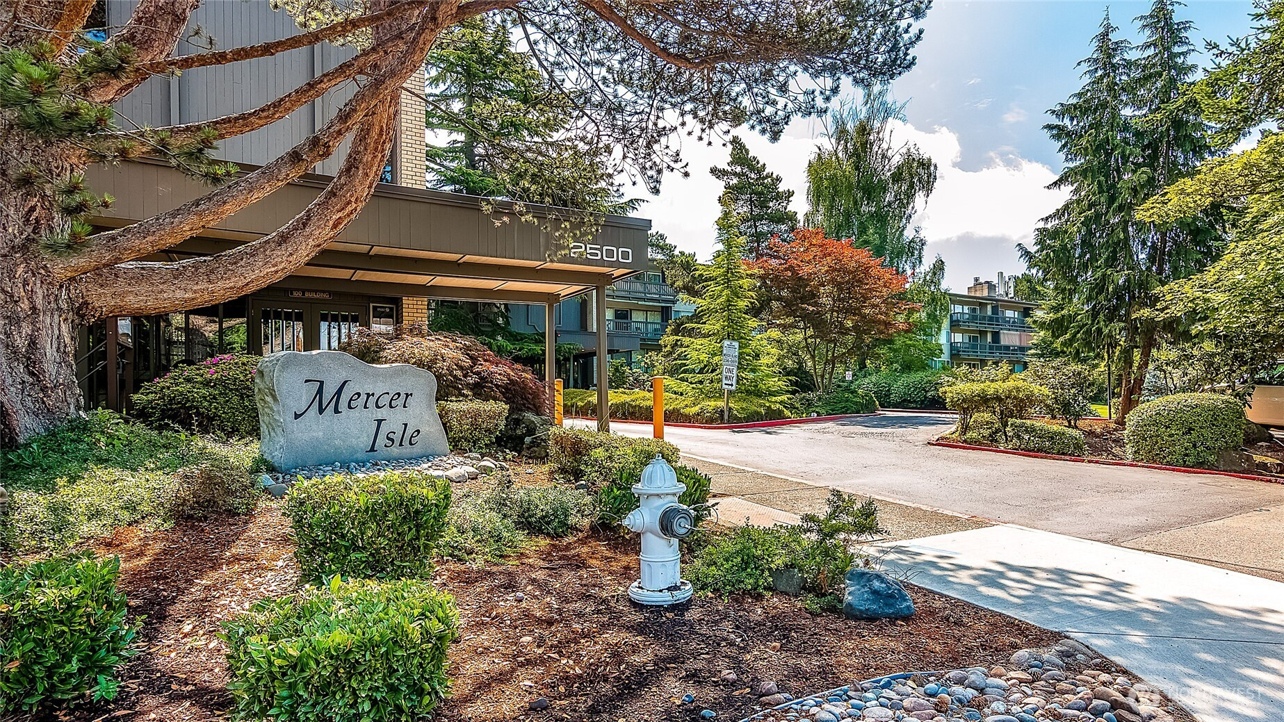 2500 81st Avenue SE, Mercer Island, WA 98040