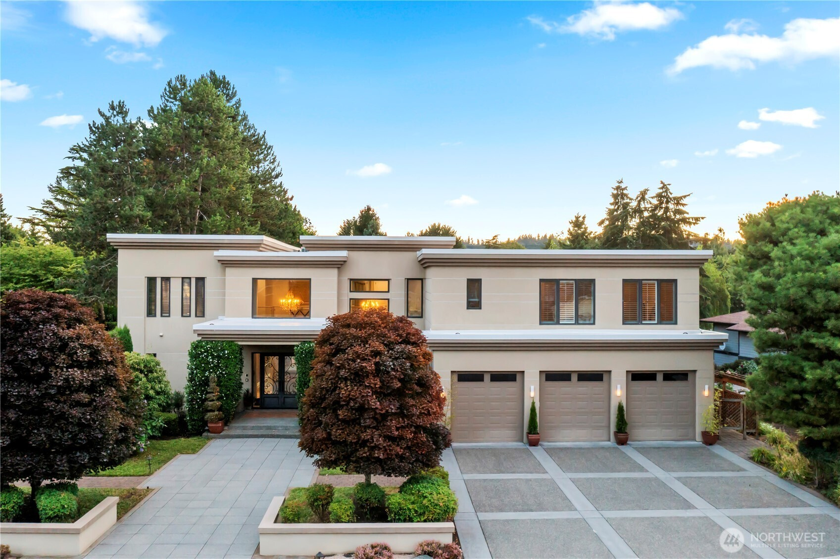 2 Crescent Key SE, Bellevue, WA 98006