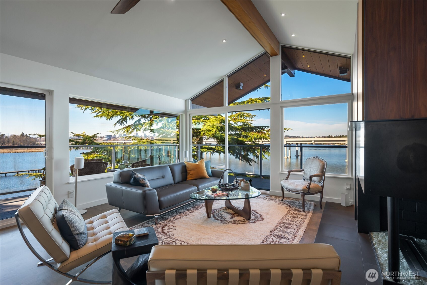 2501 Canterbury Lane E, Seattle, WA 98112