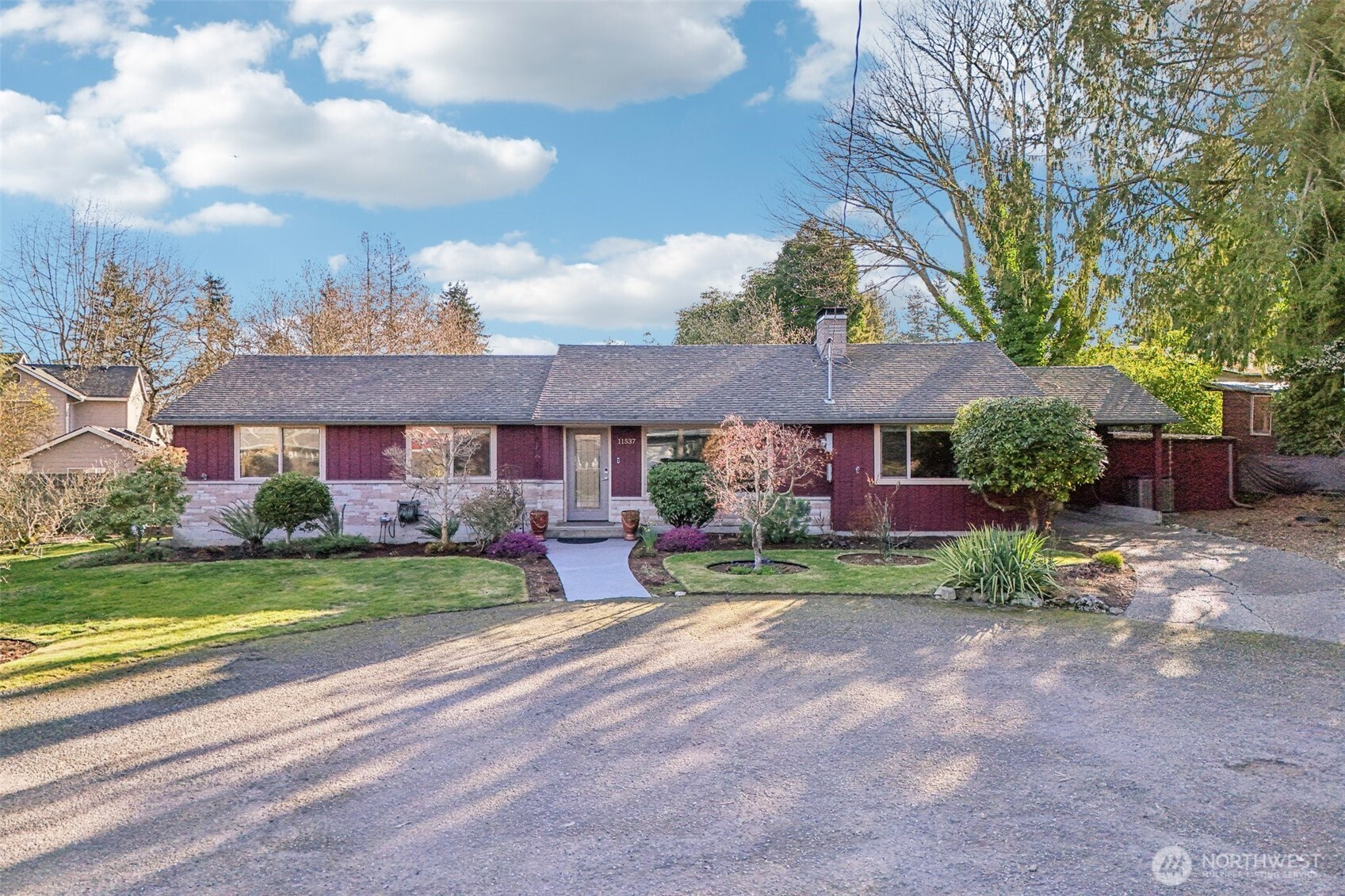 11537 Corliss Avenue N, Seattle, WA 98133