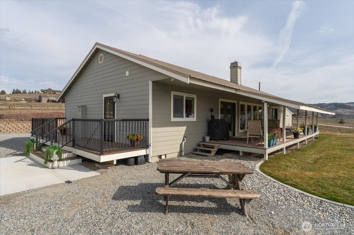 605 Chelan Trails Road, Manson, WA 98831