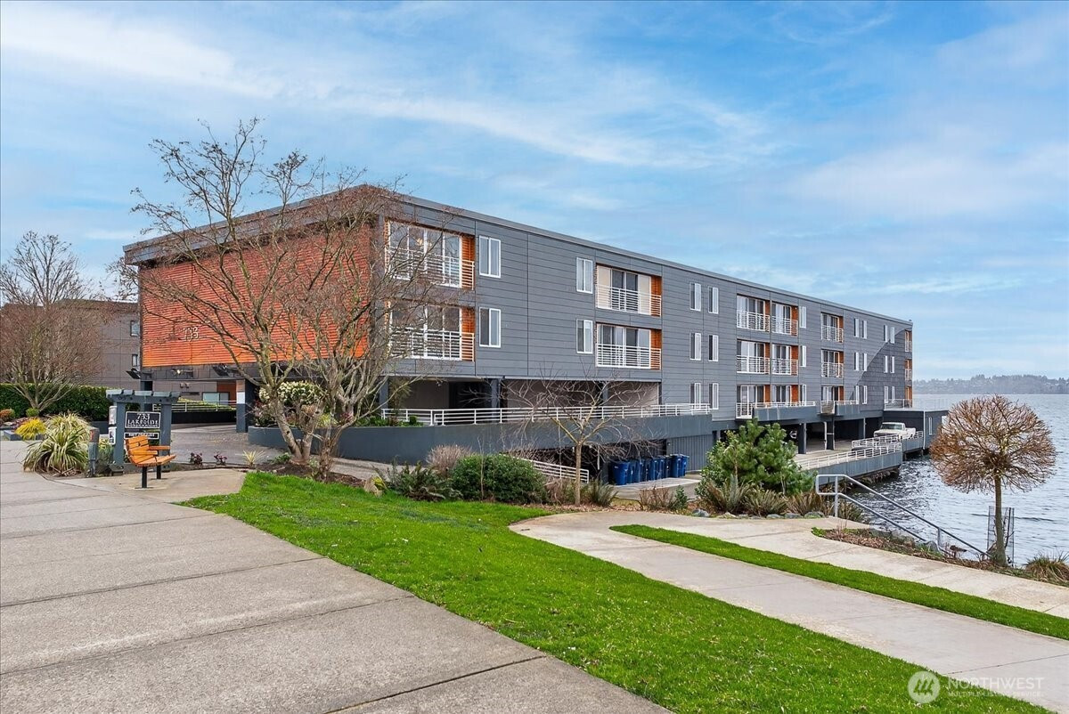 733 Lake Street S, Kirkland, WA 98033
