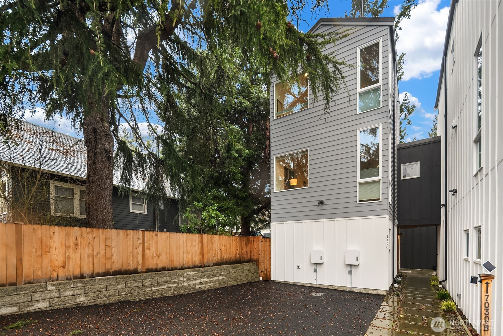 7030 Mary Avenue NW, Seattle, WA 98117
