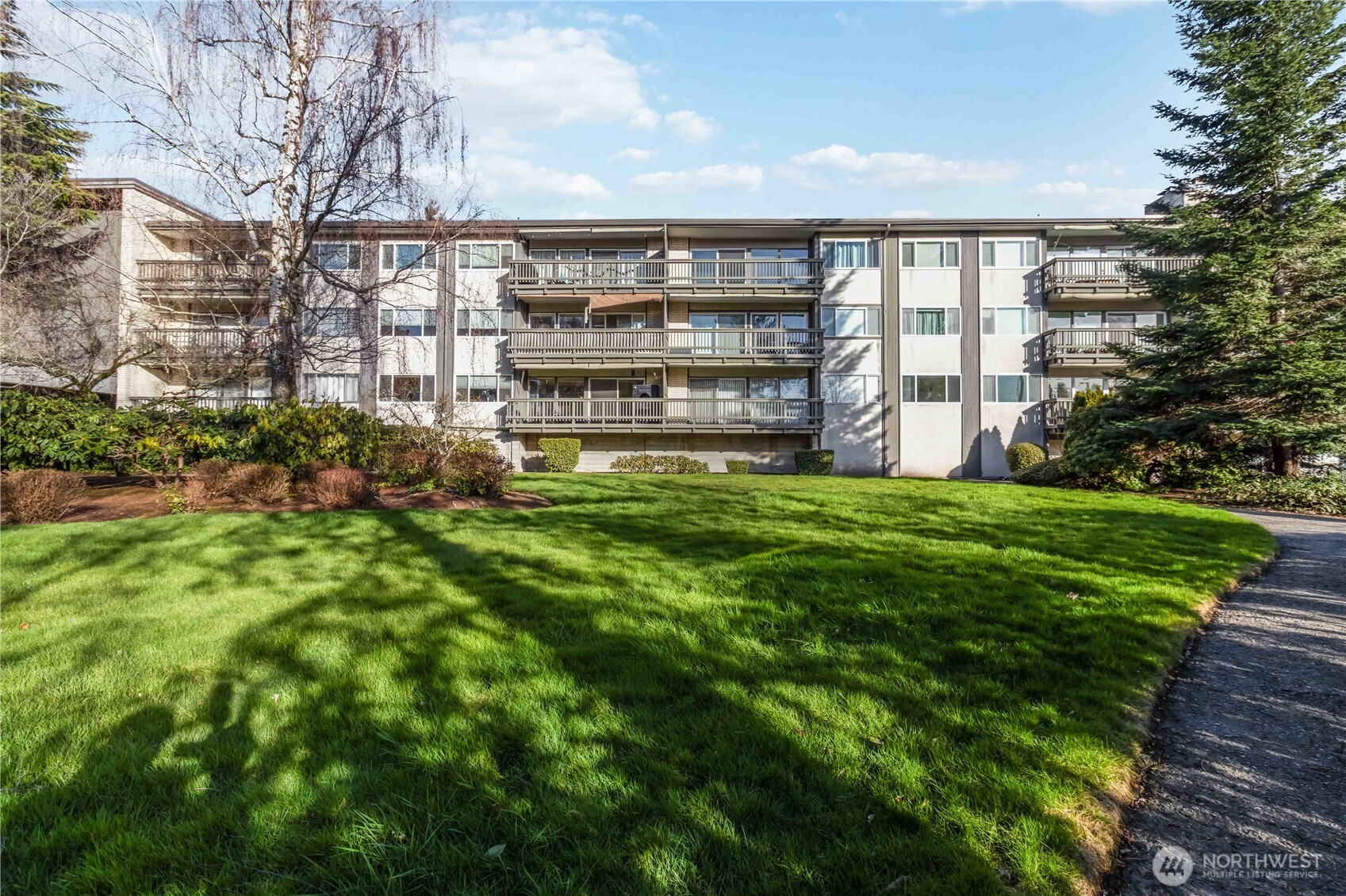 2500 81st Ave SE, Mercer Island, WA 98040