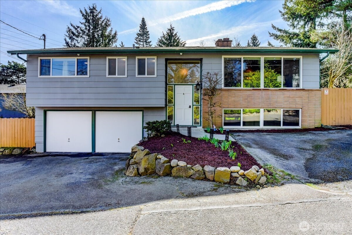 11242 A Fremont Avenue N, Seattle, WA 98133