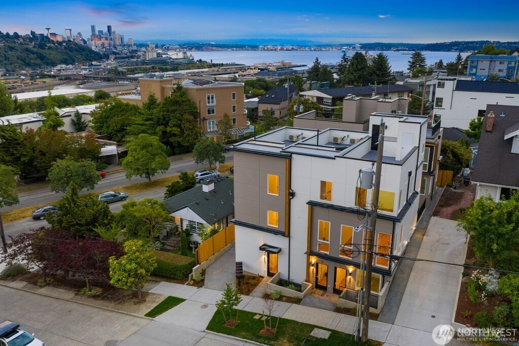 2409 W Boston Street, Seattle, WA 98199