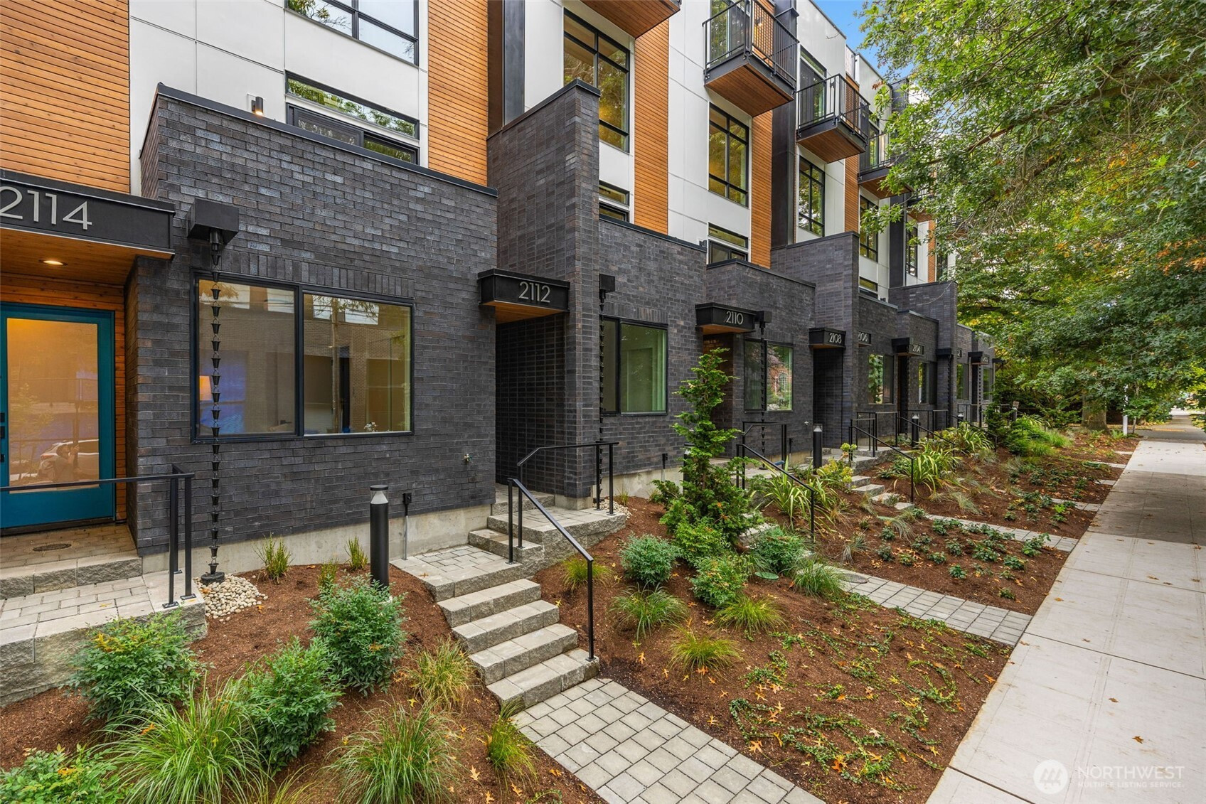 2108 1st Avenue N, Seattle, WA 98109