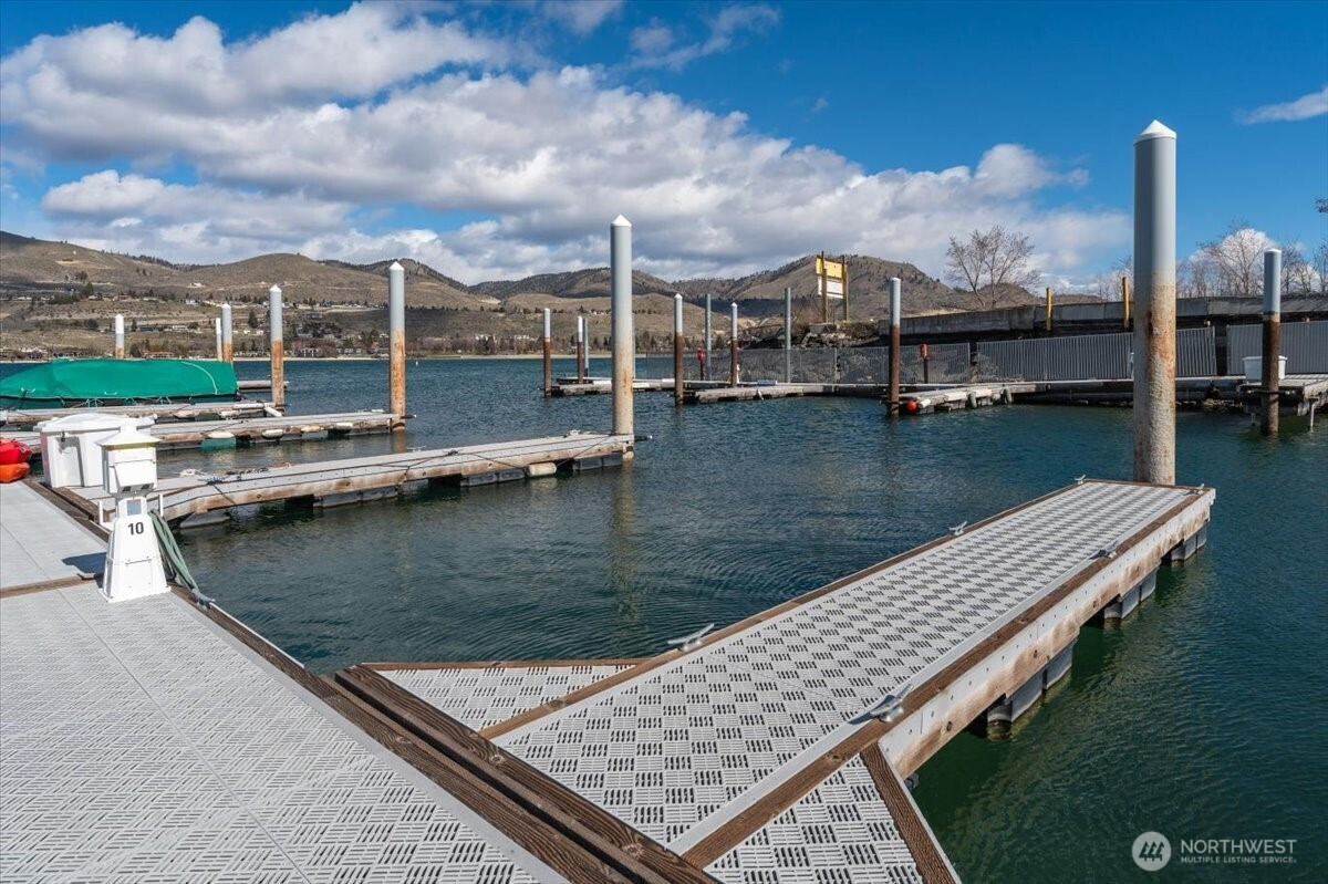1240 W Woodin Ave, Chelan, WA 98816
