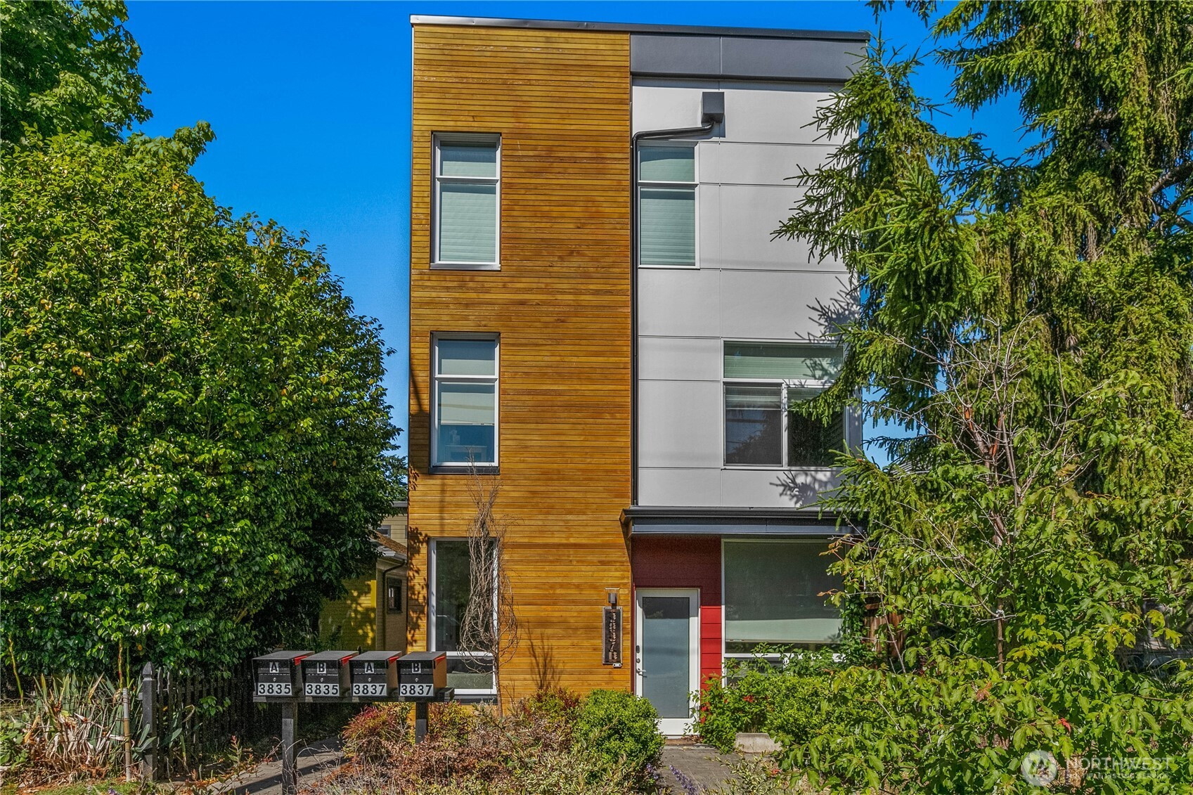 3837 Linden Avenue N, Seattle, WA 98103