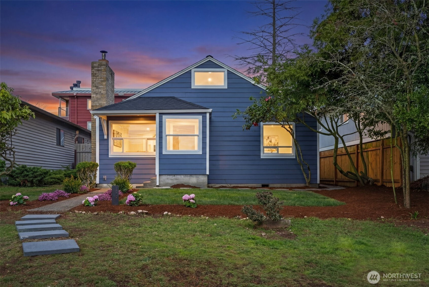 704 N 104th Street, Seattle, WA 98133