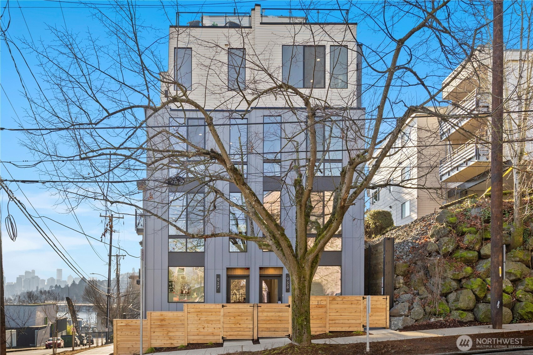 957 N 35th Street, Seattle, WA 98103