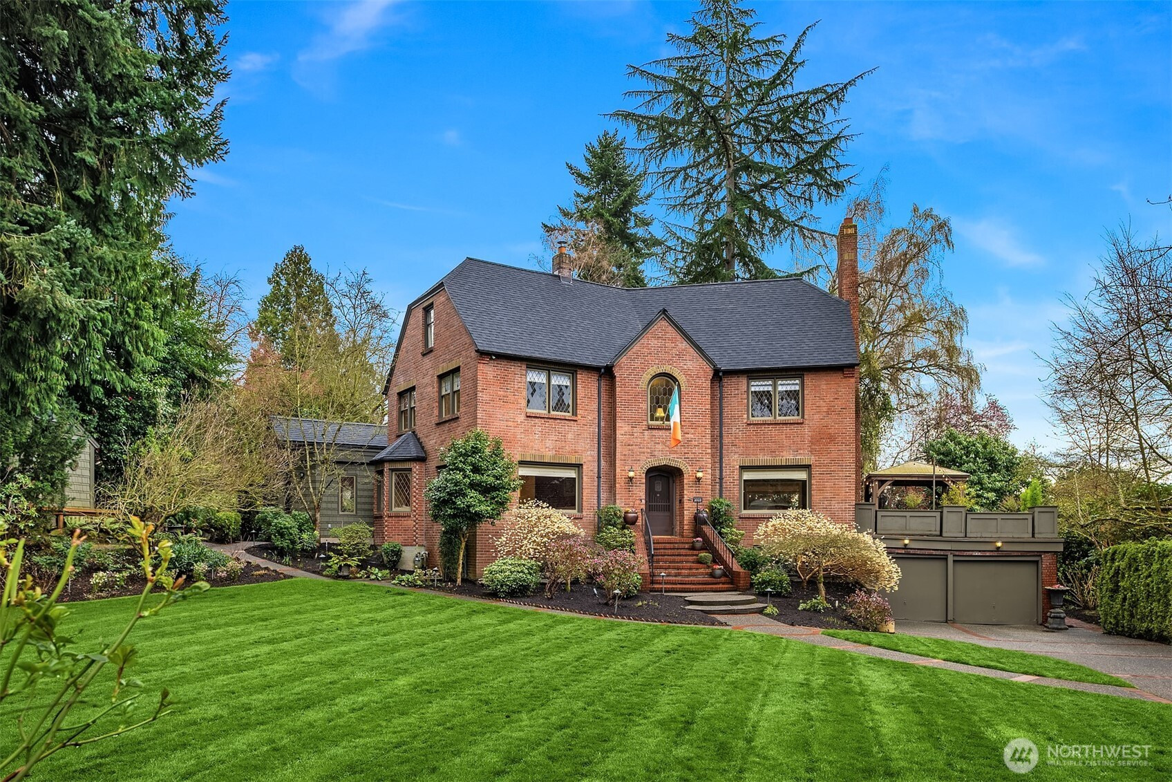 3333 43rd Avenue NE, Seattle, WA 98105