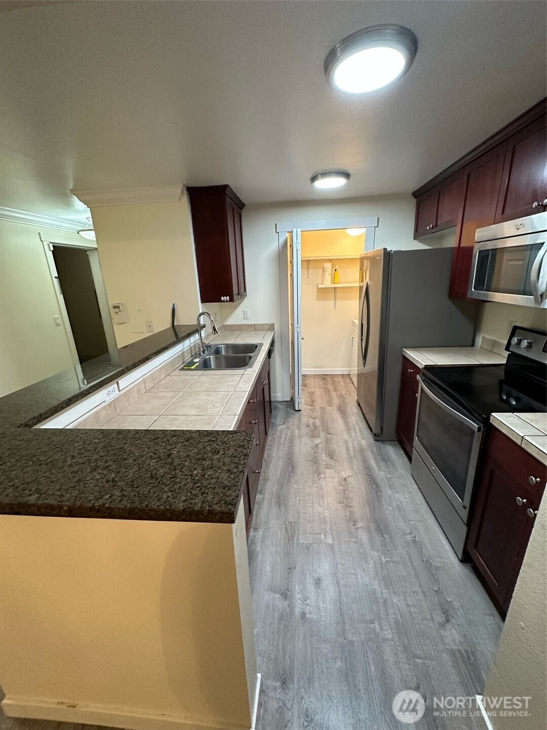 28704 18th Avenue S, Federal Way, WA 98003