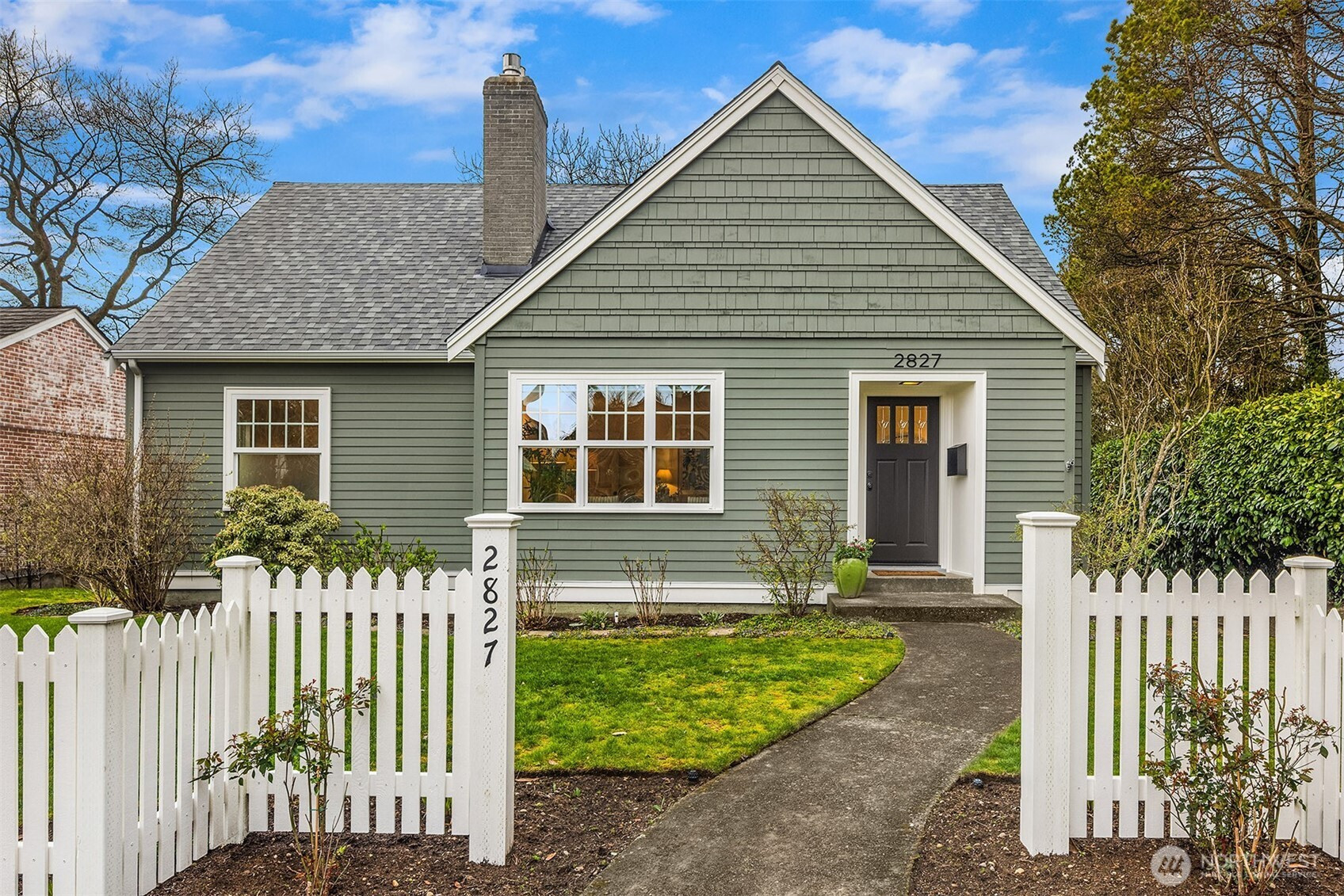 2827 40th Avenue W, Seattle, WA 98199