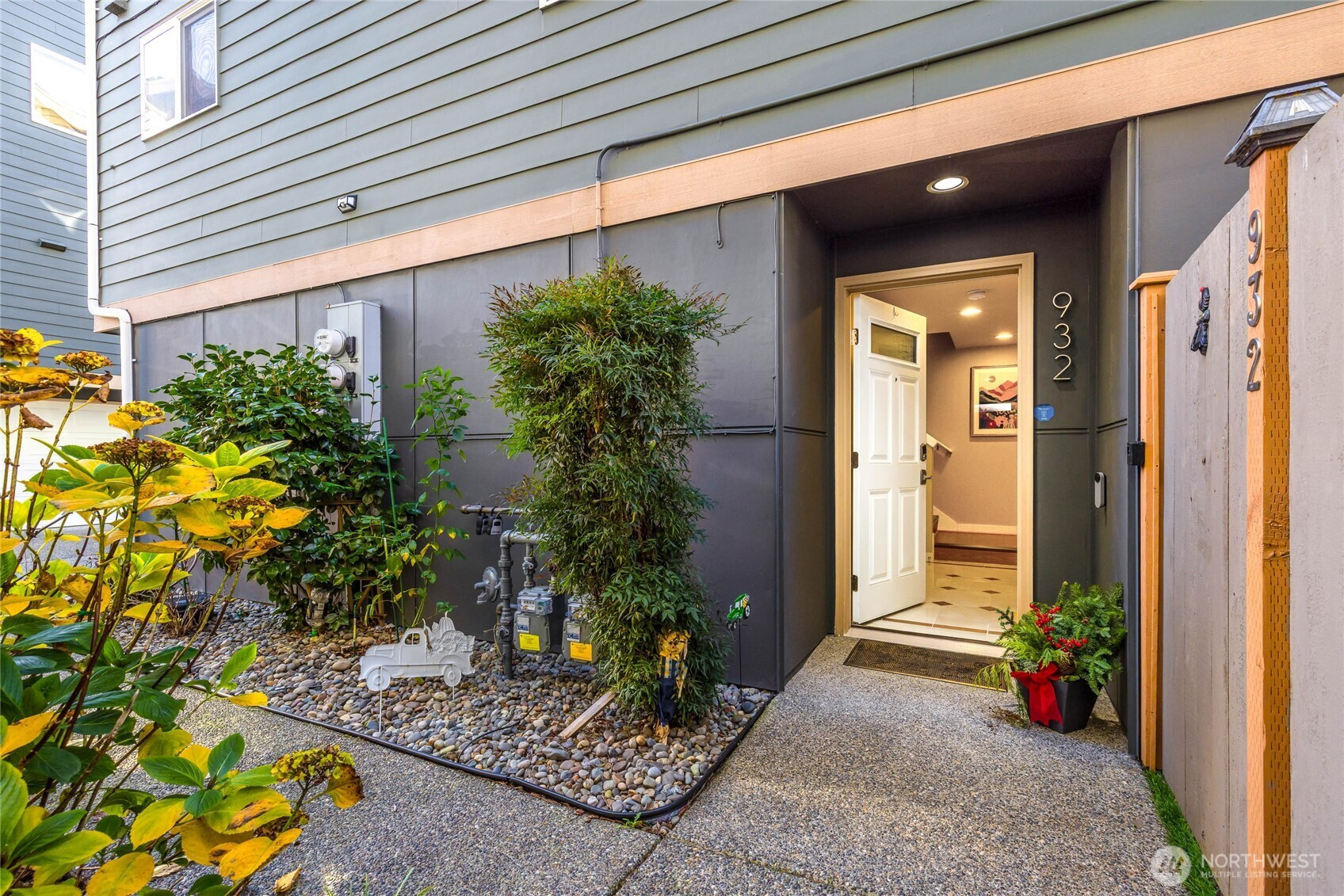 932 N 96th Street, Seattle, WA 98103