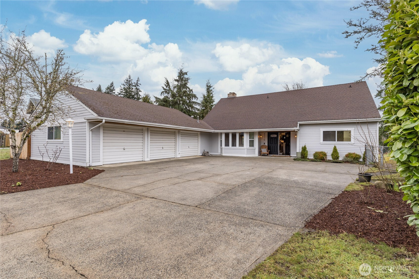 3215 Scenic Drive, Auburn, WA 98092