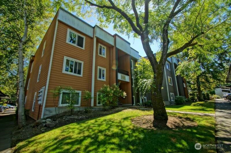 718 Kirkland Circle, Kirkland, WA 98033