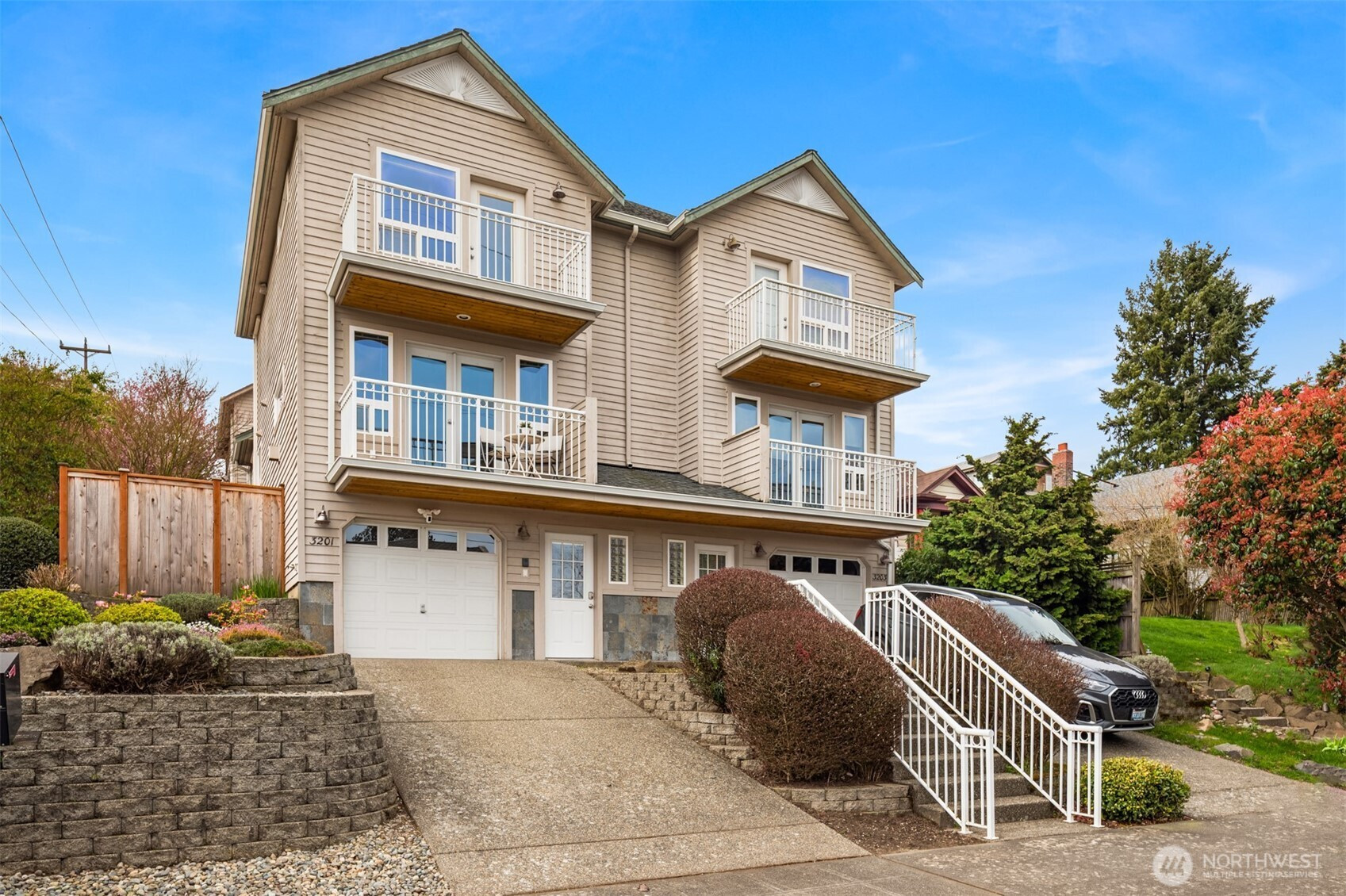 3201 23rd Avenue W, Seattle, WA 98199