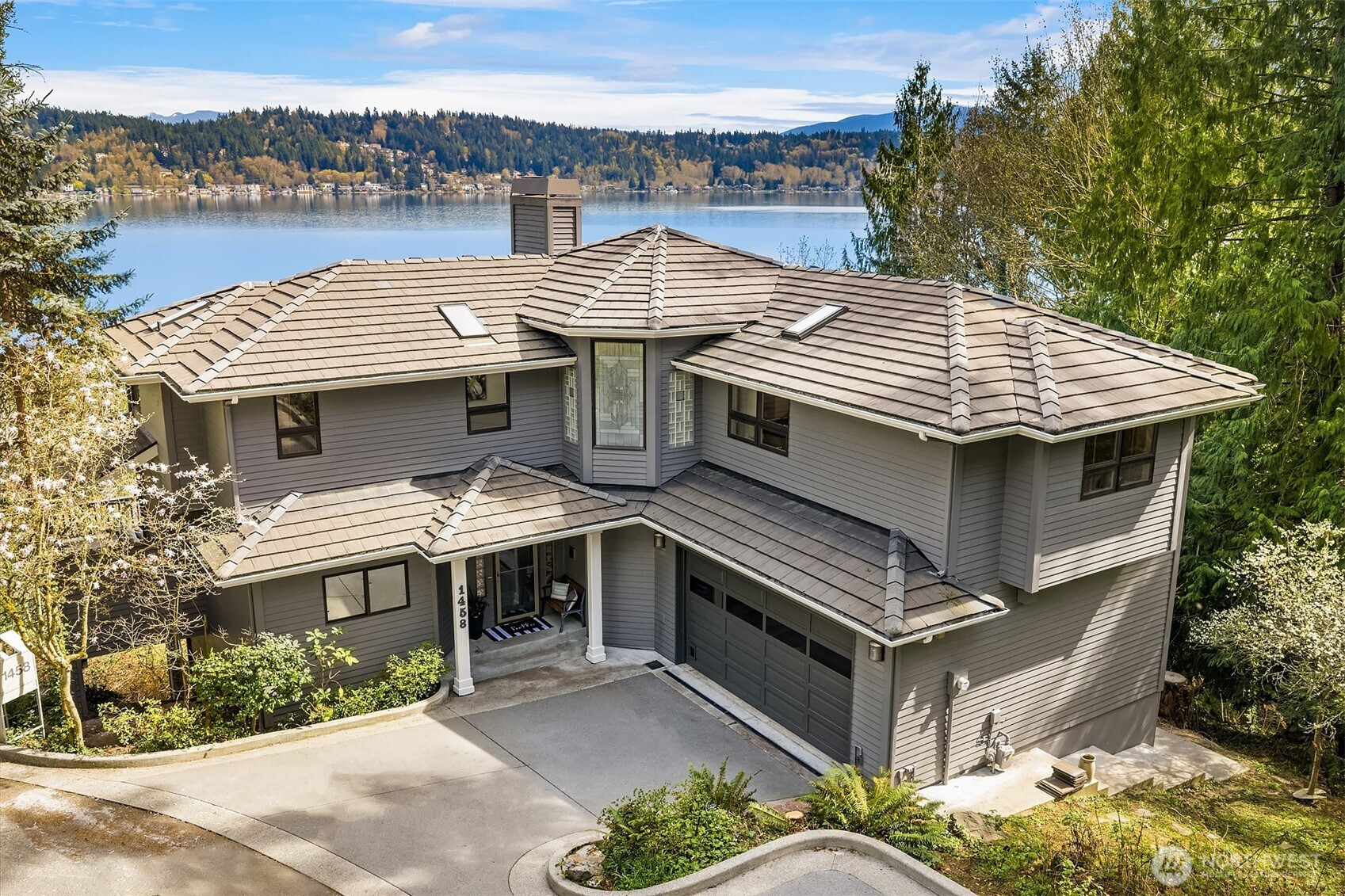 1458 W Lake Sammamish Parkway NE, Bellevue, WA 98008