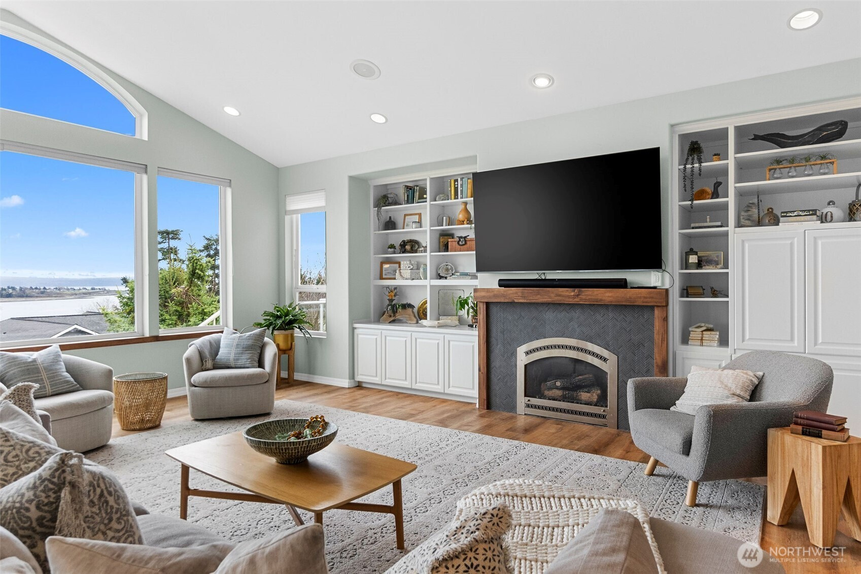 2411 SW Freund Street, Oak Harbor, WA 98277