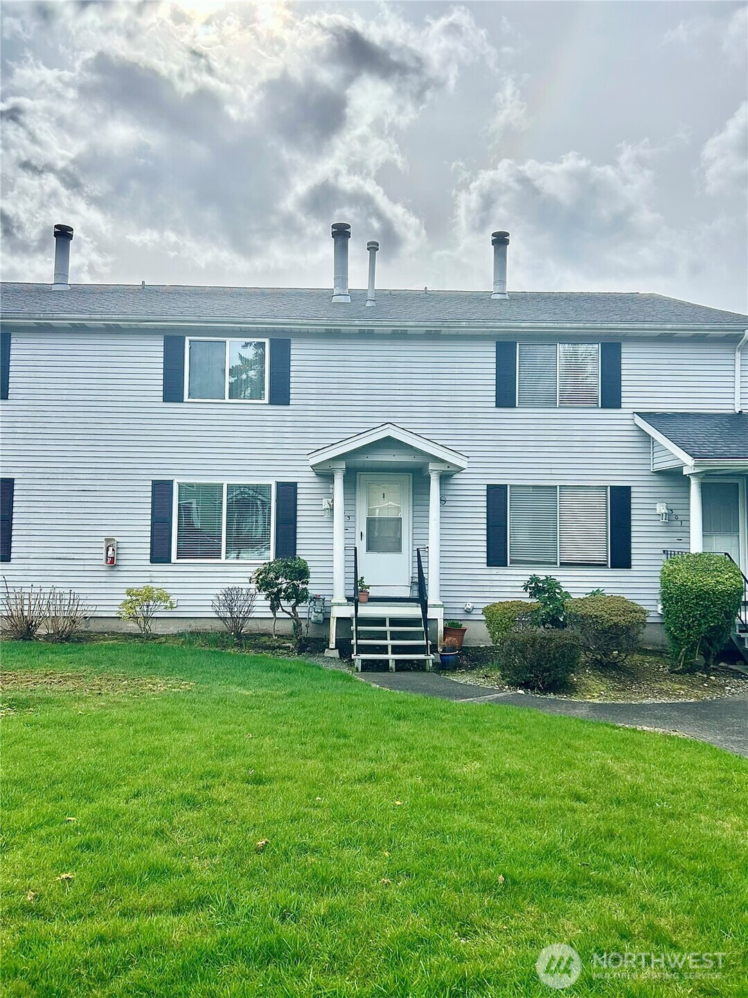 303 S 325th Lane, Federal Way, WA 98003