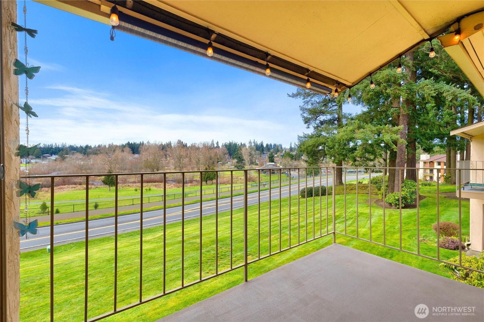 23305 Lakeview Drive, Mountlake Terrace, WA 98043